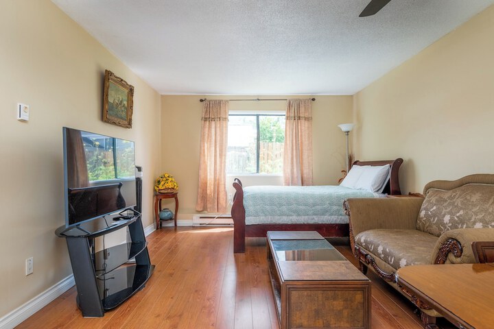 Room 4 of 13