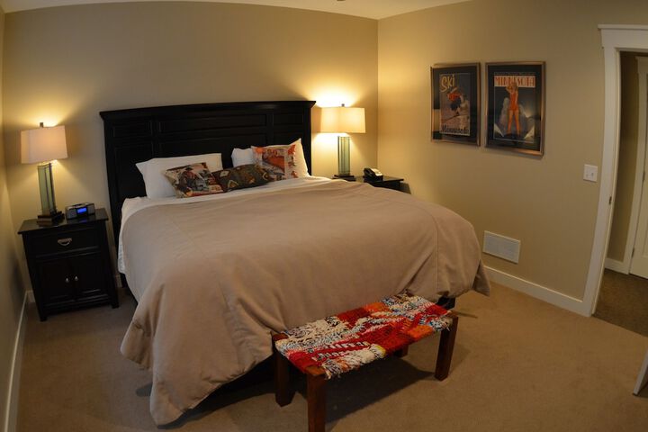 Room 3 of 176