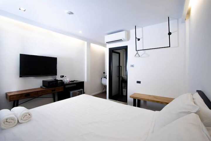 Room 16 of 44