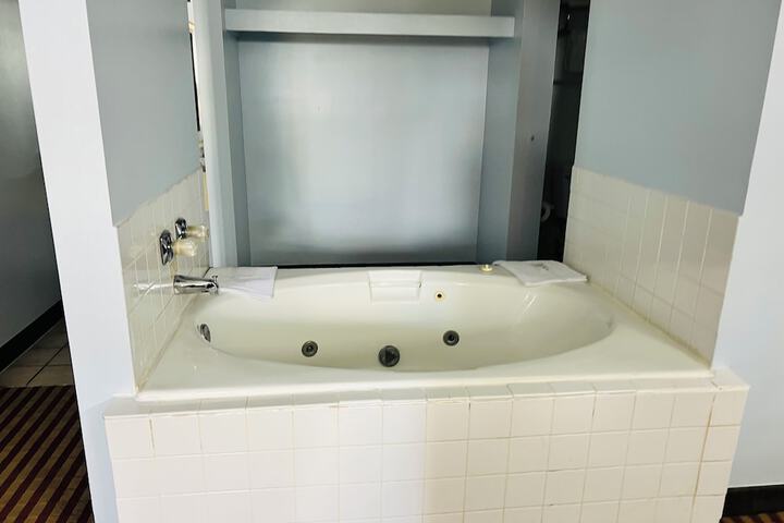 Hot Tub 52 of 74
