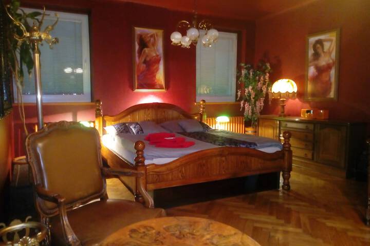 Room 10 of 99