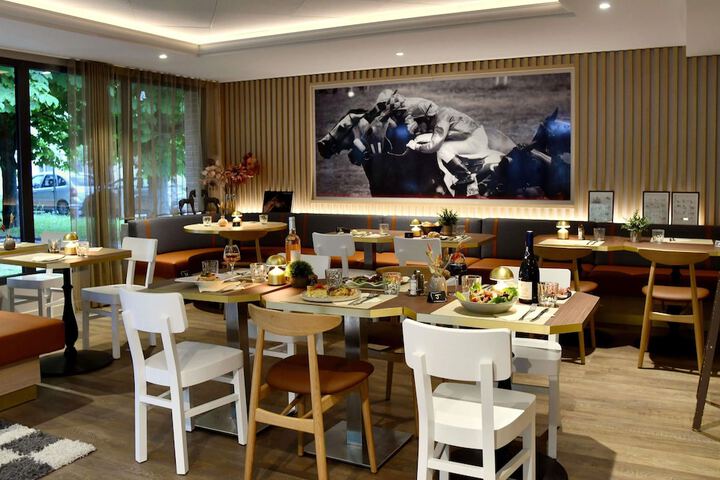 Dining 54 of 90