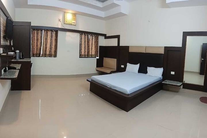 Room 7 of 28