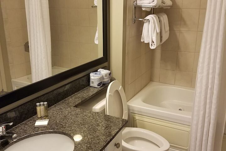 Room 119 of 190