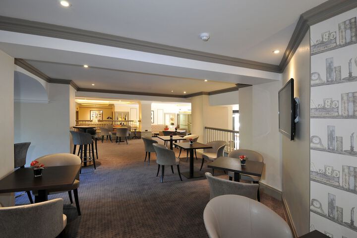 Lounge 52 of 65