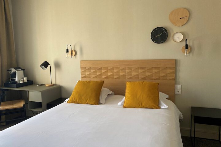 Room 9 of 94