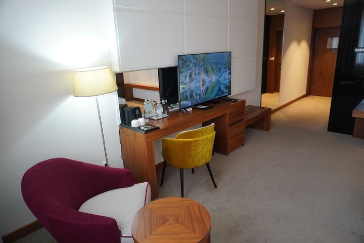 Room 18 of 146