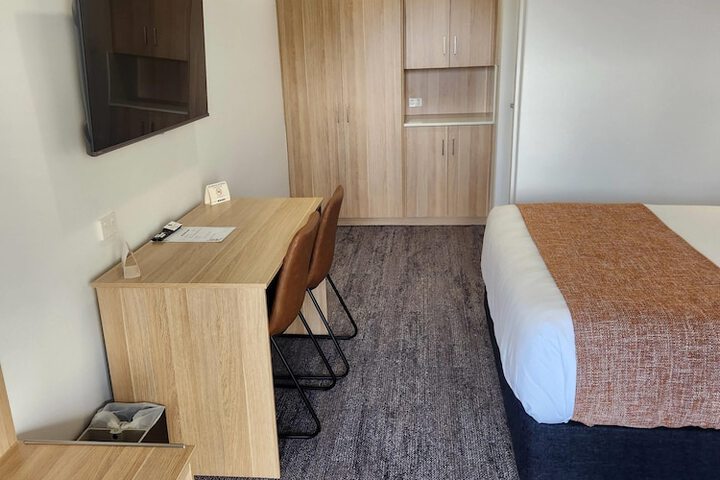 Room 16 of 111