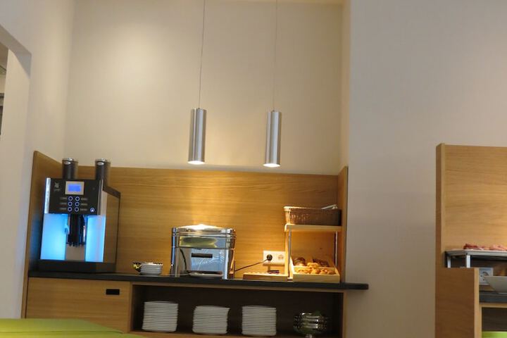 Breakfast/Coffee Service 68 of 82