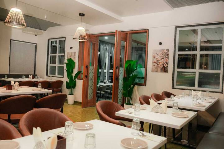 Dining 17 of 39