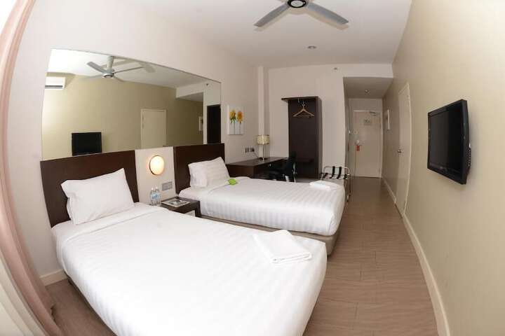 Room 16 of 38