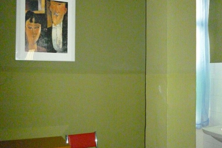 Room 27 of 37
