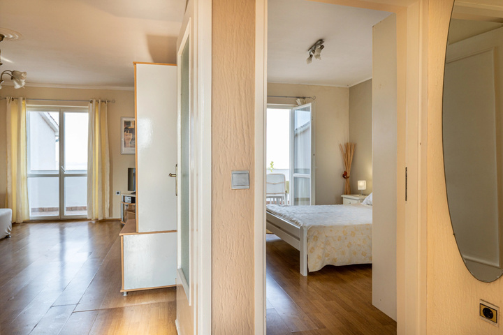 Room 6 of 16