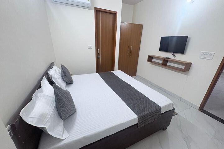 Room 9 of 28