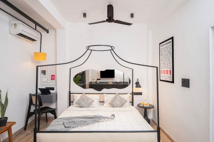 Room 10 of 28