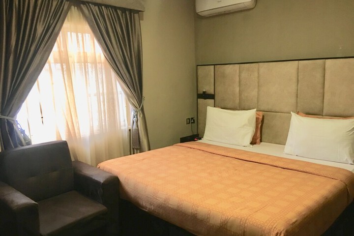 Room 7 of 17