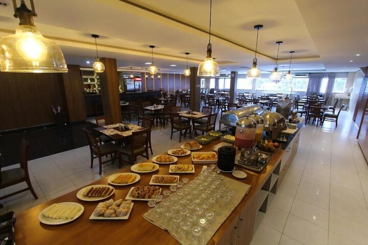 Dining 58 of 68