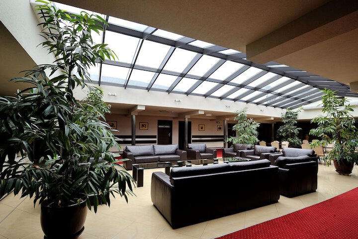 Entrance & Lobby