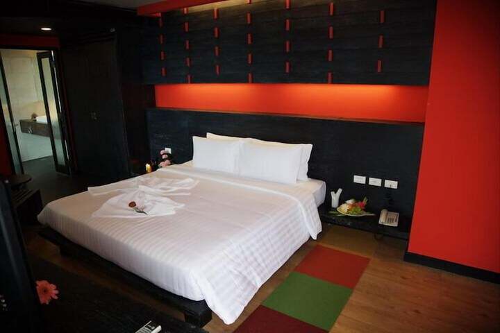 Room 4 of 17