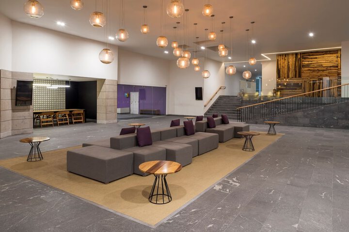 Entrance & Lobby