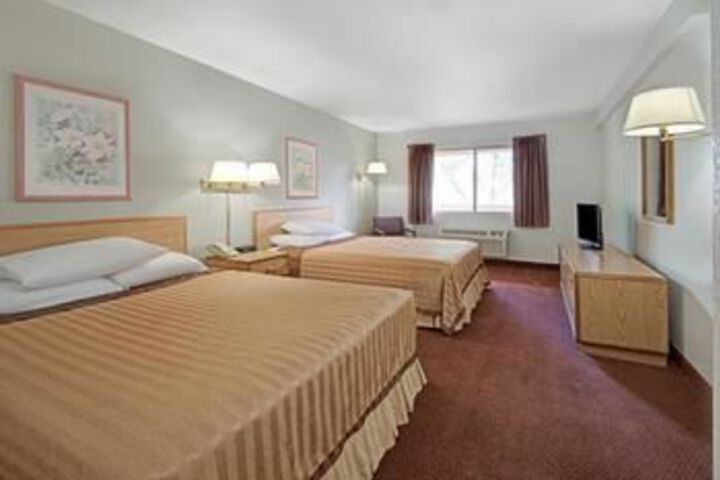 Room 32 of 84
