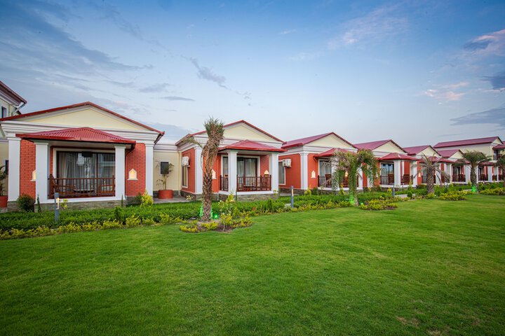 Hotel Exterior 92 of 96