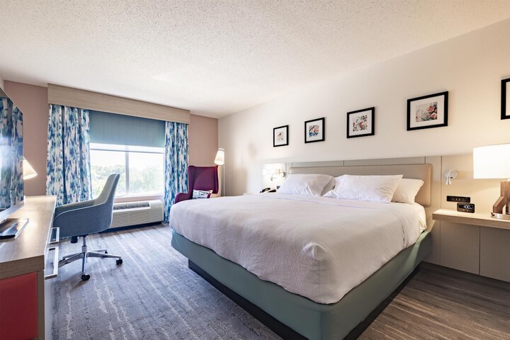 Room 10 of 28