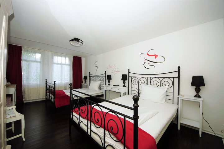 Room 12 of 19
