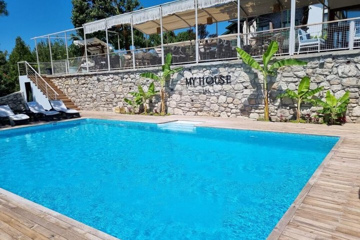 Pool 32 of 63