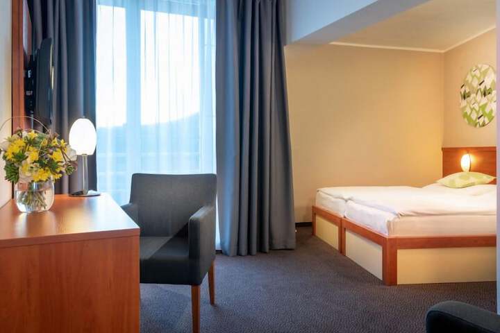 Room 4 of 52