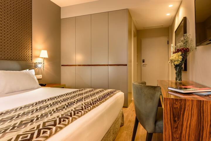 Room 8 of 42