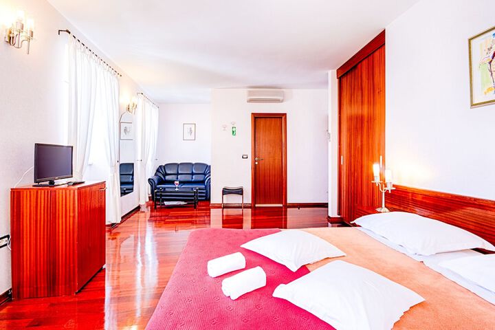 Room 46 of 95