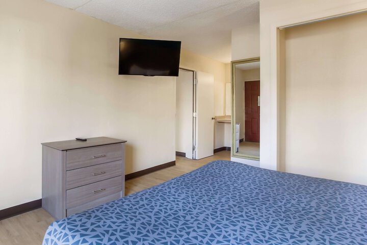 Studio 1 King Bed Kitchenette (5 of 13)