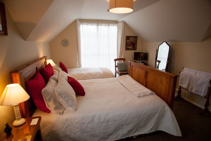 Room 4 of 36