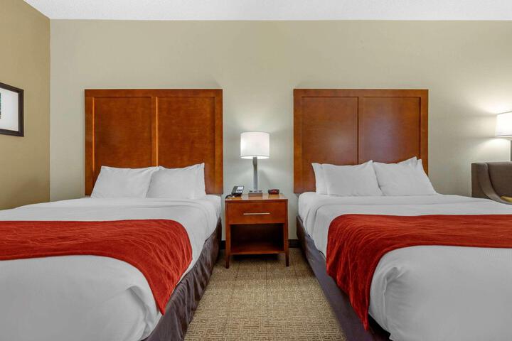 2 Queen Beds