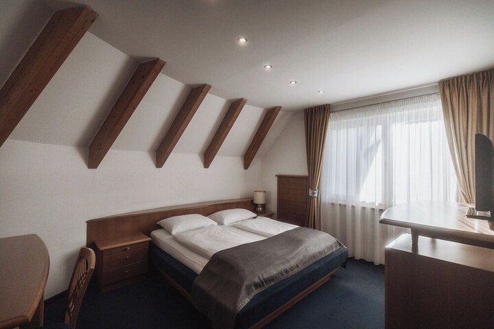 Room 6 of 56