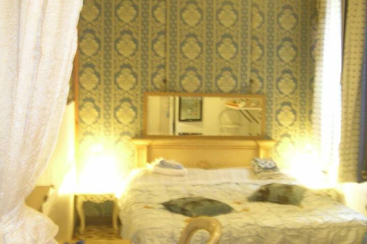 Room 16 of 166