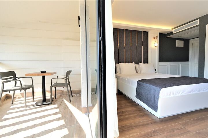 Room 28 of 68