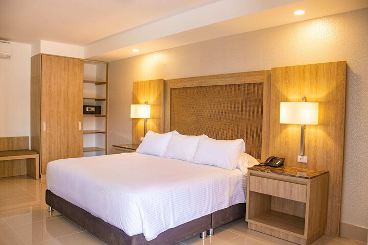 Room 5 of 62