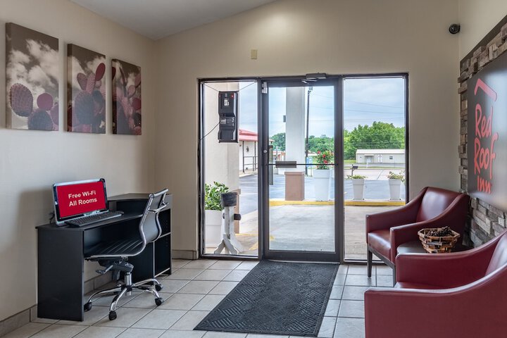 Business Center 22 of 29