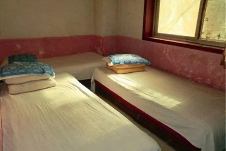 Room 4 of 10