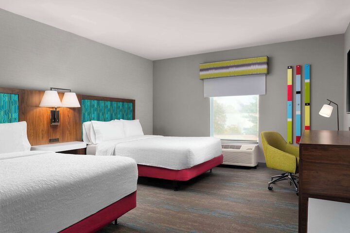 2 Queen Beds (1 of 8)