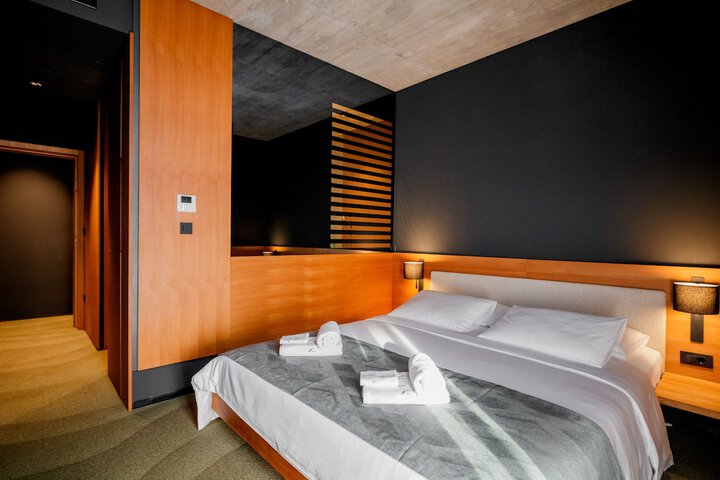 Room 9 of 62