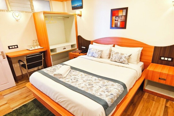 Room 3 of 35