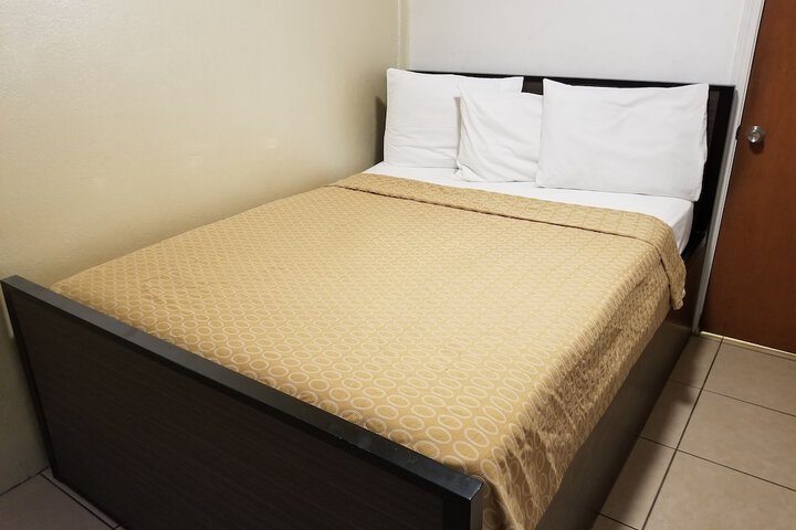 Room 10 of 16
