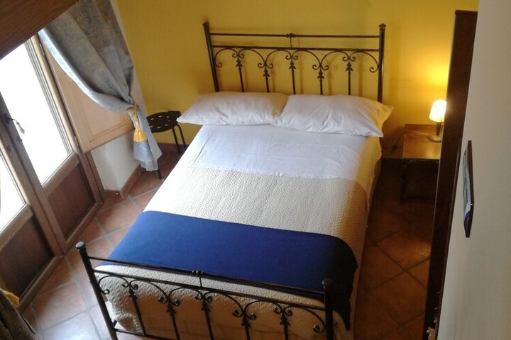 Room 10 of 26