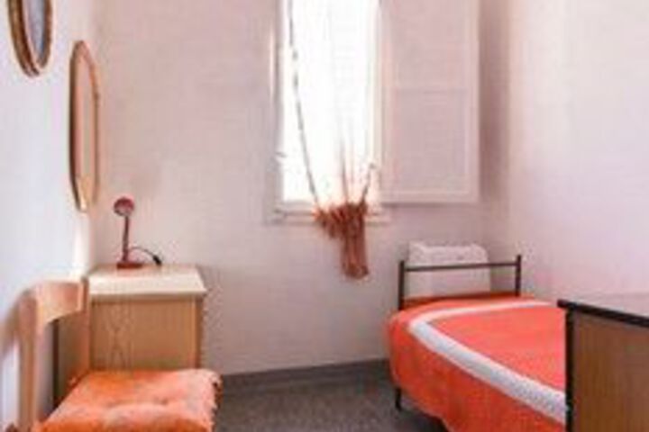 Room 8 of 20