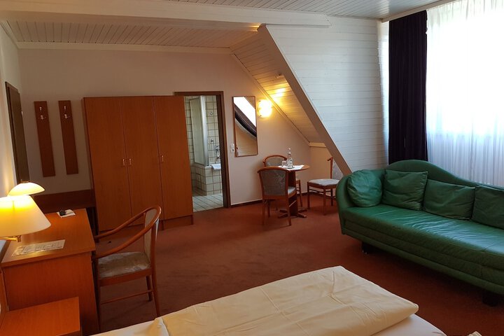 Room 27 of 68