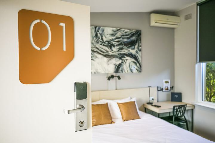 Room 3 of 45