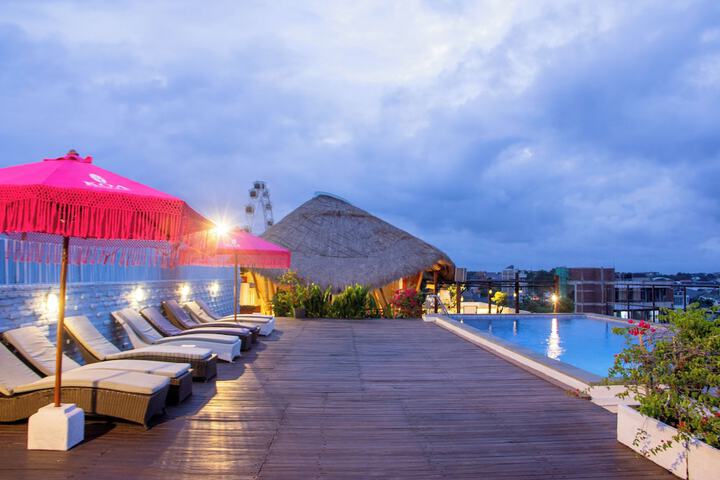 Hotel with Pool